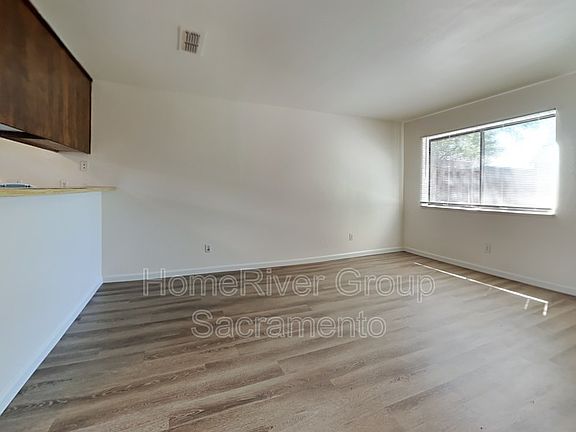 3rd image of 3261 La Canada Dr APT 8