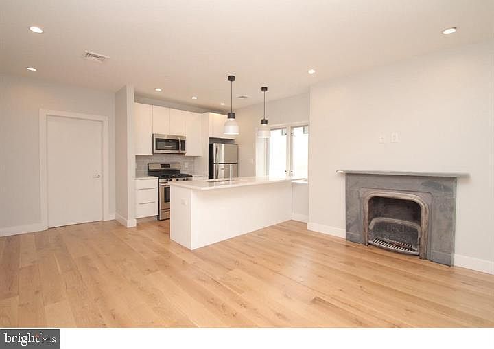 1st image of 220 S 3rd St Unit 401