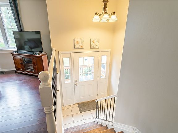5th image of 18 Heritage Cir