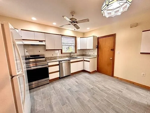 2 bed, 1.0 bath, 1050 sqft, $2,800 — Photo 2