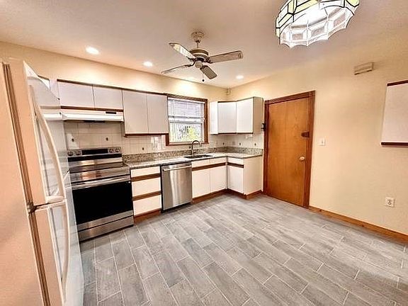 2nd image of 8 Berkeley St #2