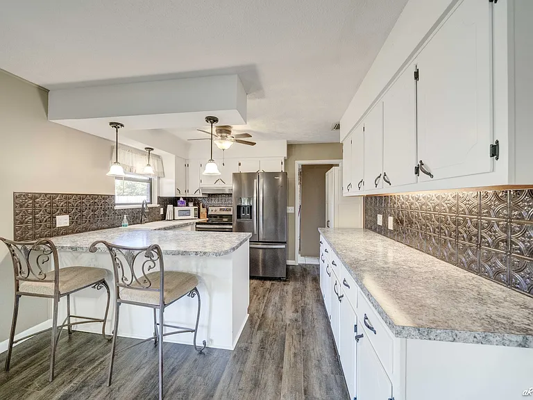 114 S Kimbrel Ave — Photo 6