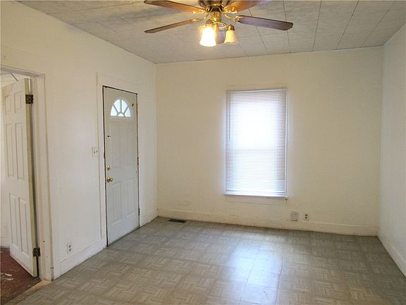 4th image of 901 E Canal St