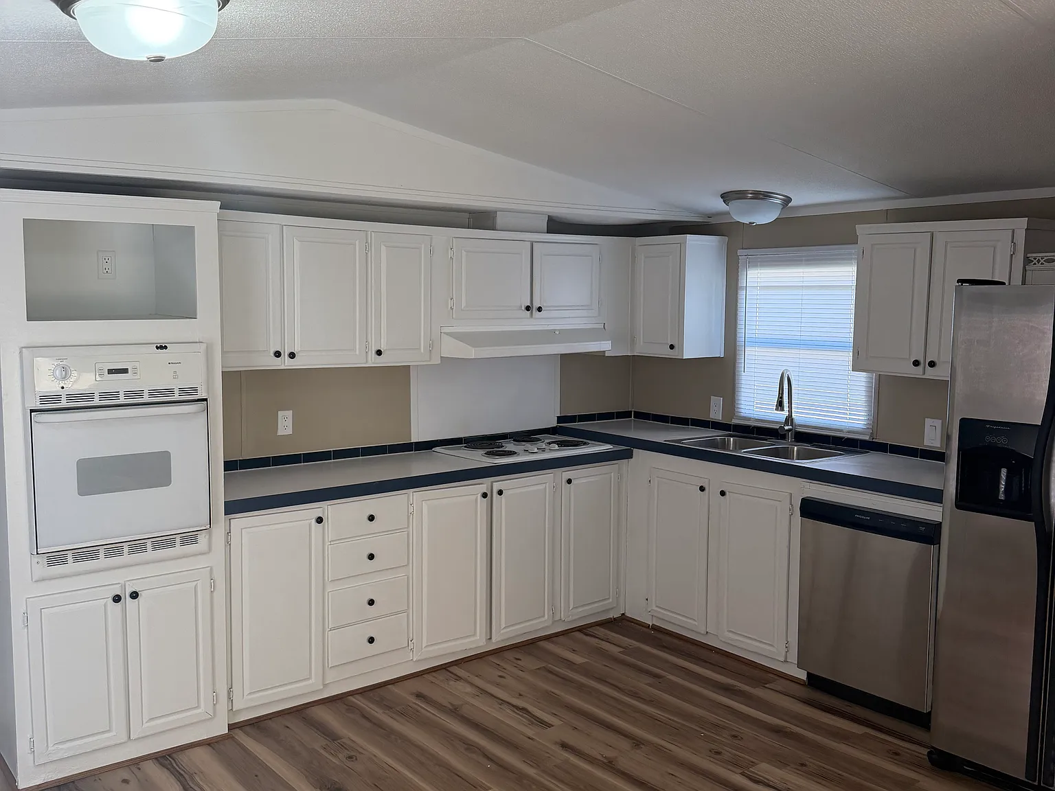 970 Wallace Dean Rd — Photo 1