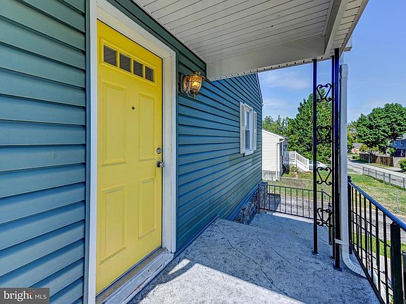 5th image of 2701 Maple Ave