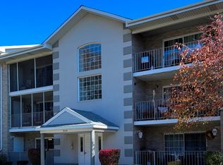 9150 W 95th St APT 1B, Hickory Hills, IL 60457