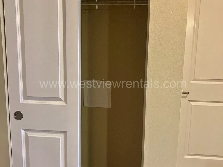 200 E Maple St — Photo 490