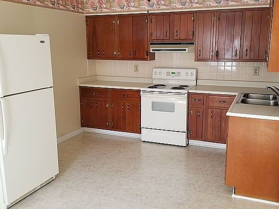 3rd image of 1705 Biloxi Ct