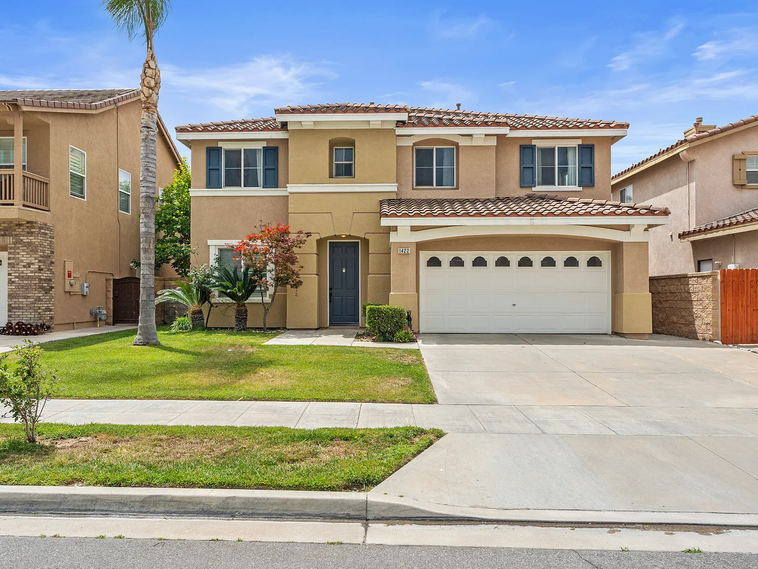 4 bed, 2.5 bath, 2828 sqft, $4,200 — Photo 2