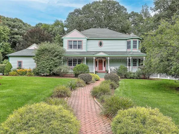 12 Wingate Rd, Lincoln, RI 02865
