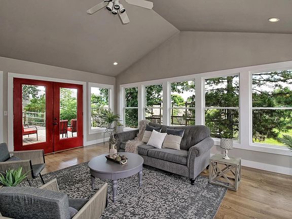 Living room, vaulted ceilings