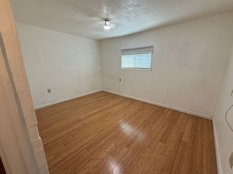 1st image of 478 Brown Ave #2