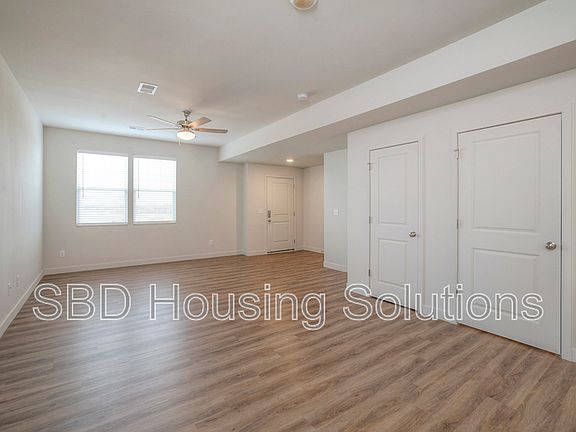 3rd image of 12427 S Parkwood Ln