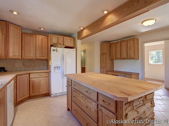 3rd image of 2224 S River Ln