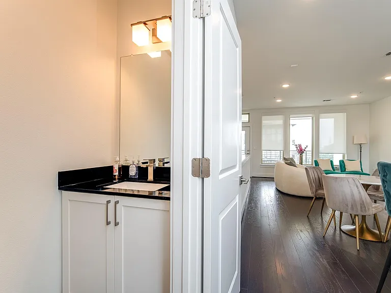 4819 Caroline St #308 — Photo 26