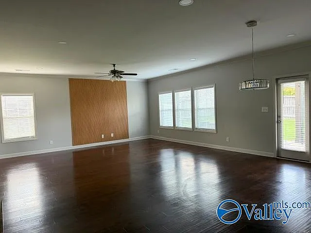 4 bed, 2.0 bath, 2300 sqft, $2,200 — Photo 4