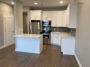 3 Grant Ave APT 3, Islip, NY 11751