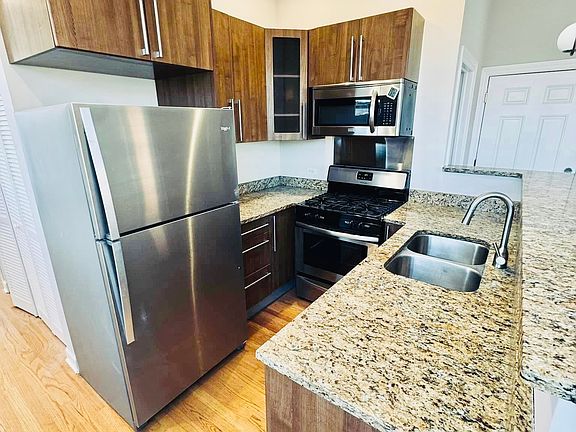 2nd image of 2701 W Augusta Blvd Unit 2