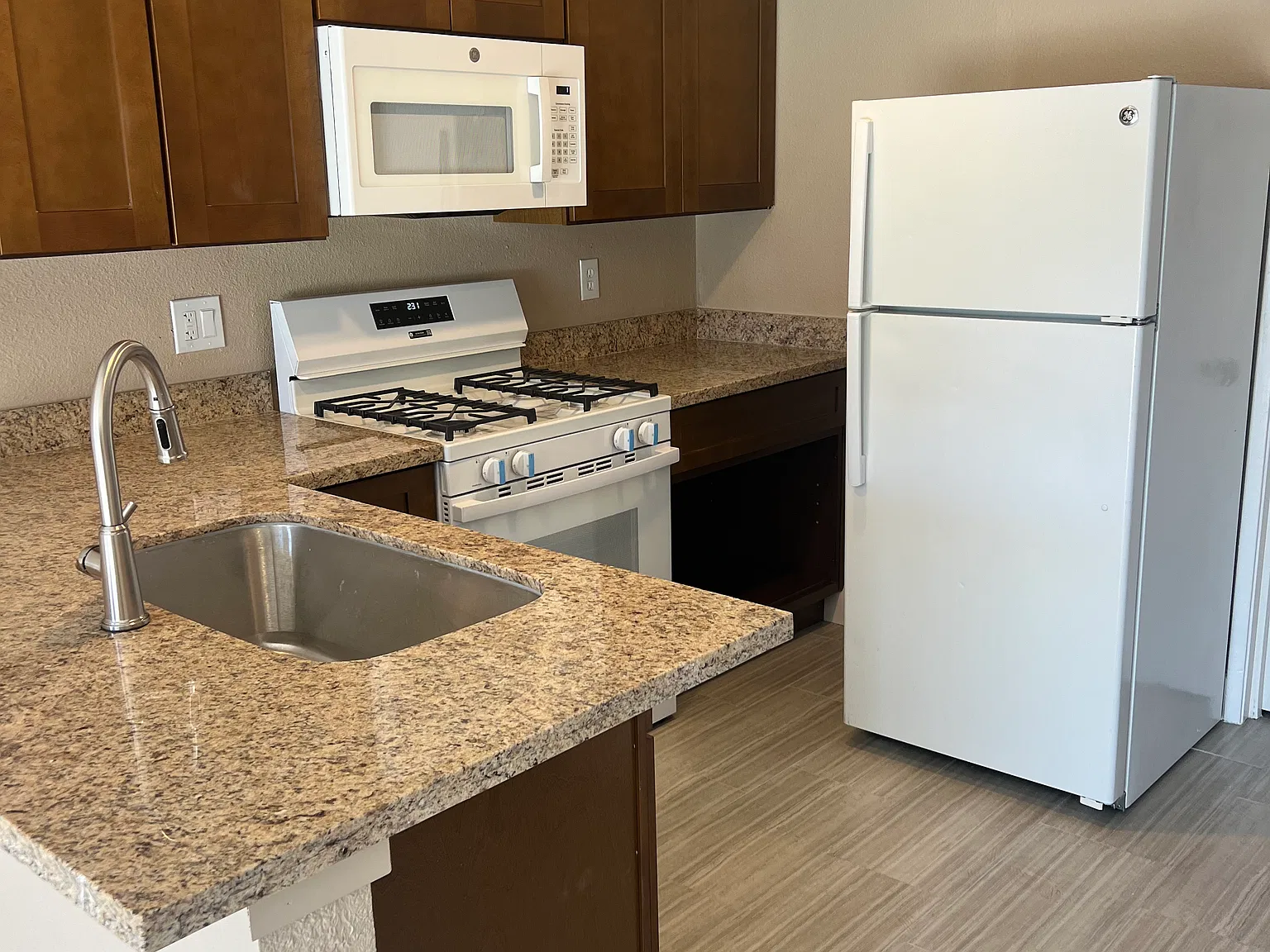 1 bed, 750 sqft, $1,400 — Photo 4