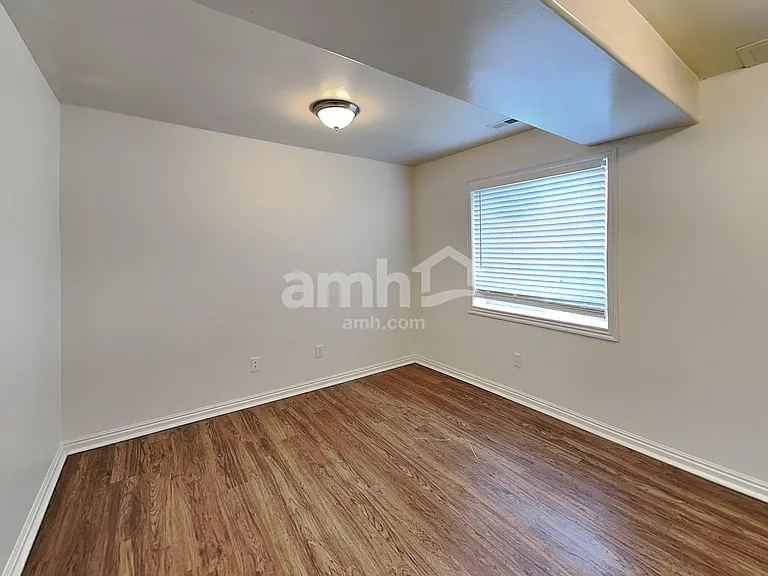 385 W Pommell Dr — Photo 16