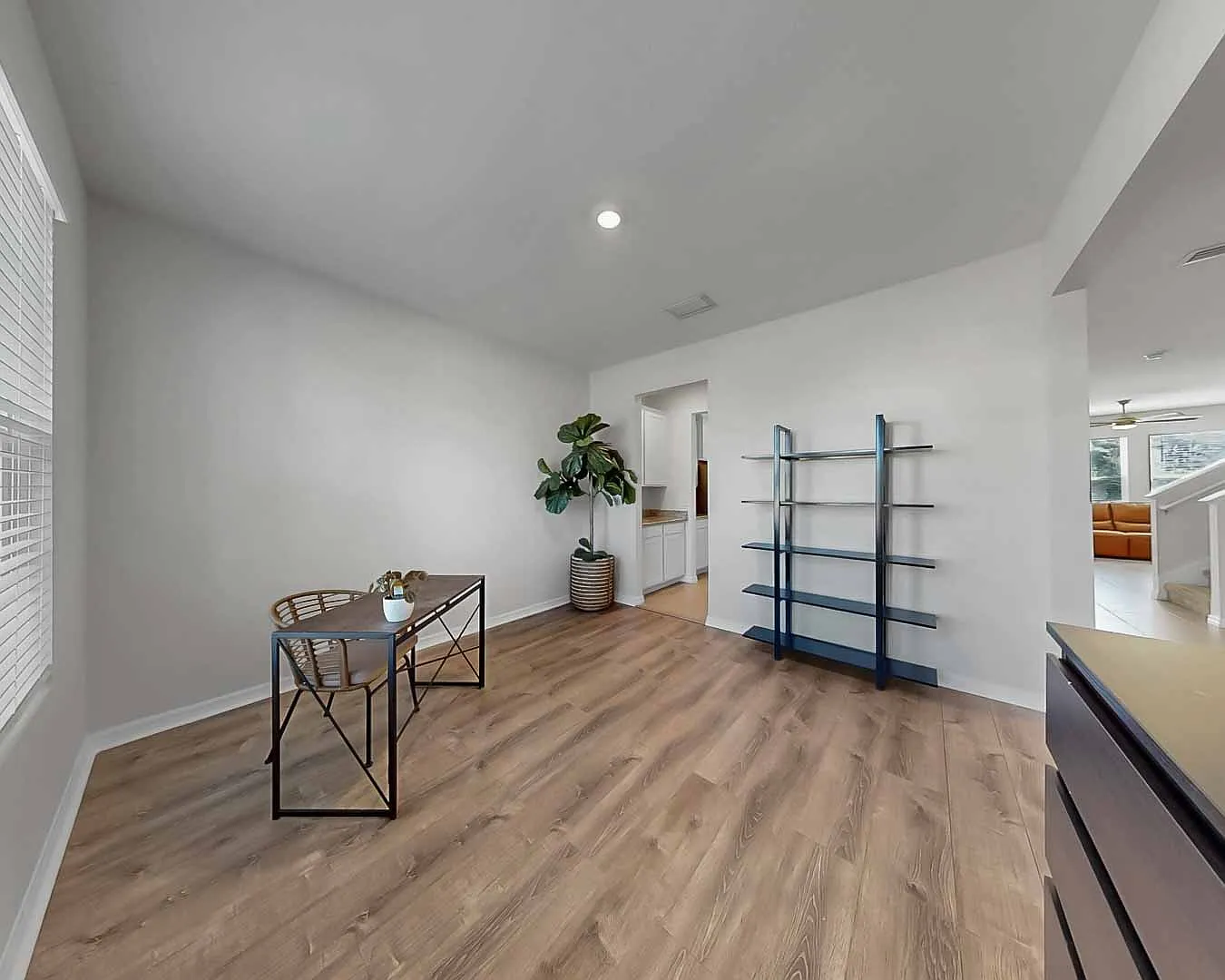 5 bed, 2949 sqft, $2,995 — Photo 3