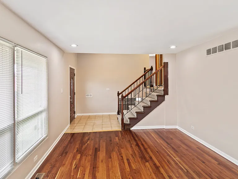 1106 Williamsburg Rd — Photo 6