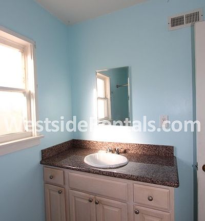 4th image of 905 N 2nd Ave