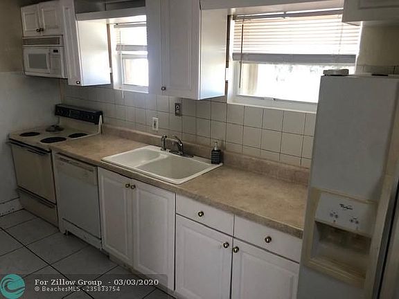 3rd image of 4459 Potomac Ave