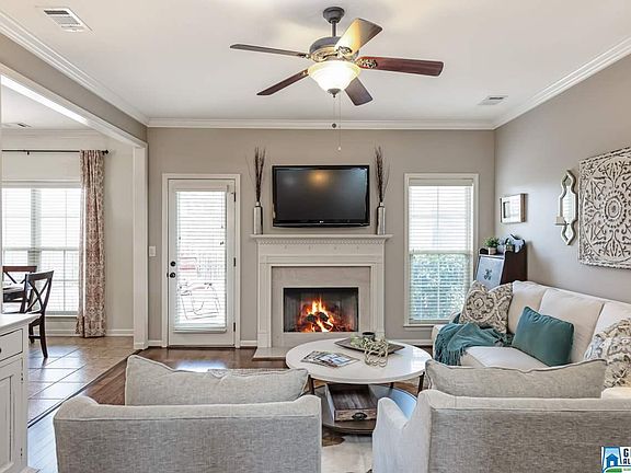 3rd image of 413 River Oaks Ln