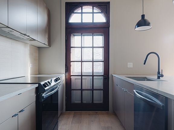 4th image of 2228 N Kedzie Blvd #302