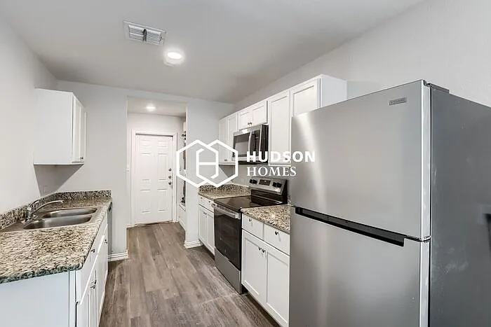 1720 San Patricio St — Photo 5
