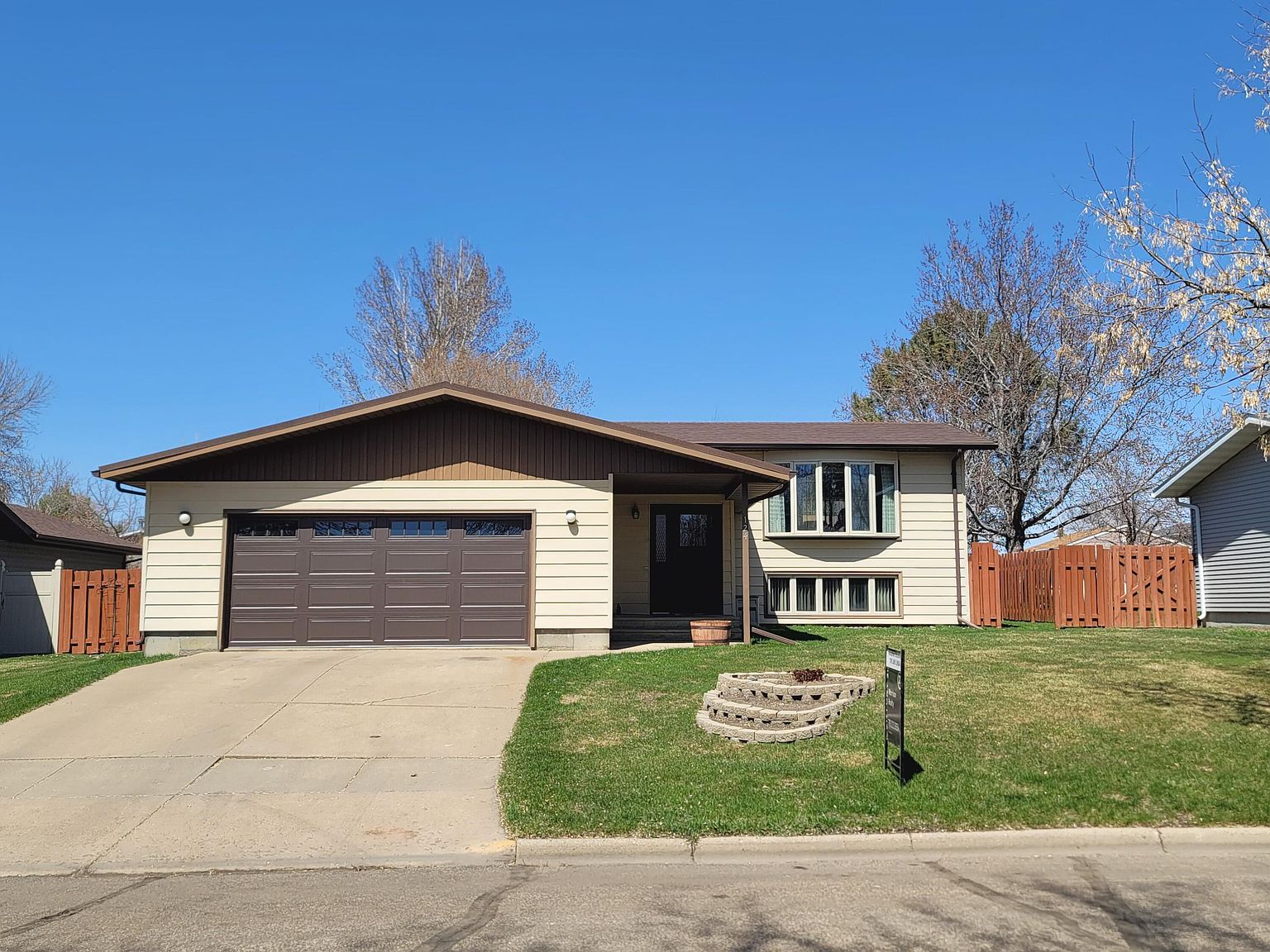 124 10th St NE, Beulah, ND 58523 | Zillow