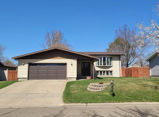 124 10th St NE, Beulah, ND 58523