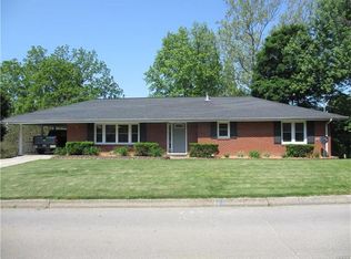 719 Country Club Dr, Hannibal, MO 63401
