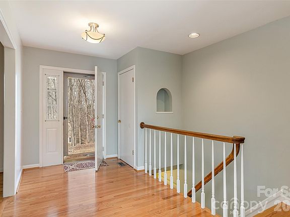 3rd image of 230 Foxwood Dr