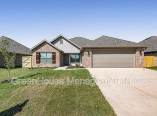 230 Palm St, Bentonville, AR 72713