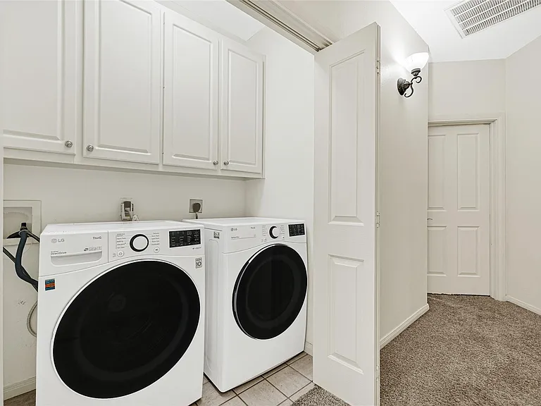 2414 Calumet St #B — Photo 26