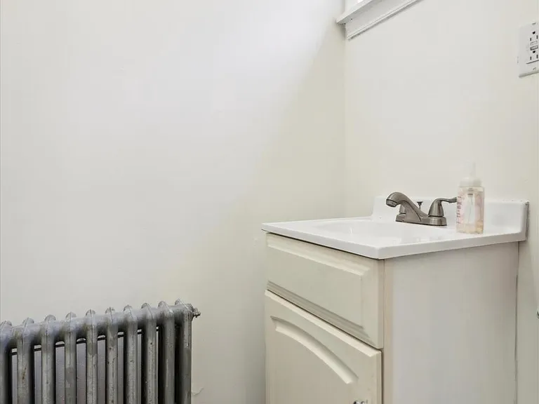 460 Martin St — Photo 10