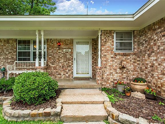 2nd image of 1505 Hiawatha Way