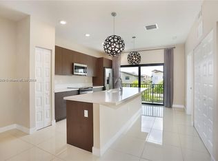 7805 NW 104th Ave APT 22, Doral, FL 33178