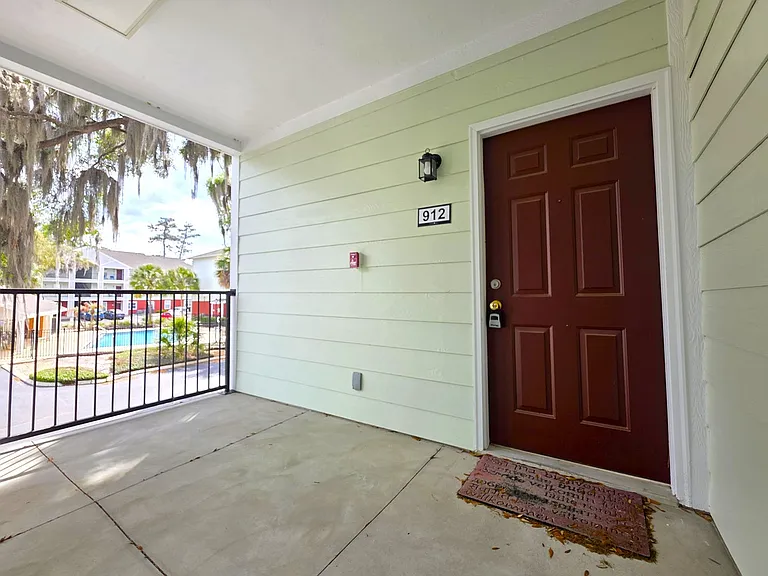 2360 SW Archer Rd #912 — Photo 2