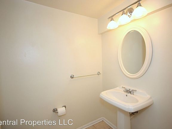 4th image of 2328 S Queen St
