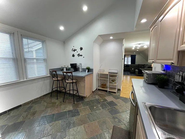 135 W 30th St #3 — Photo 37
