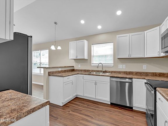 5th image of 2120 McCalla Ave