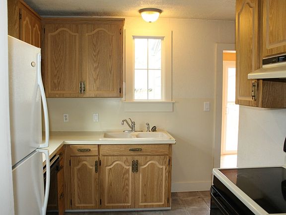5th image of 202 Cowlitz Dr