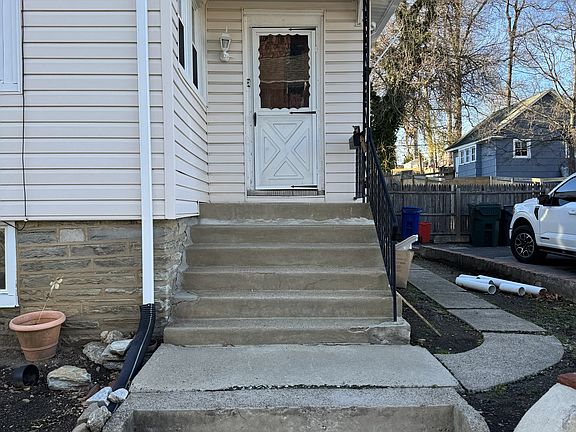 2nd image of 2227 Mount Carmel Ave