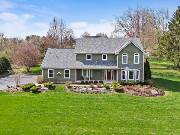 39W269 Hogan Hl, Elgin, IL 60124