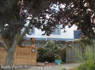915 6th Ave N #2, Seattle, WA 98109