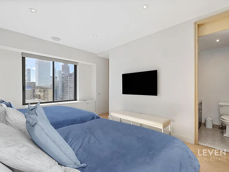 200 E 61st St #41AB — Photo 16