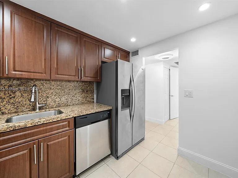 401 Golden Isles Dr #406 — Photo 4